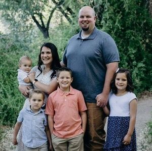 Meet your Posher, Larissa